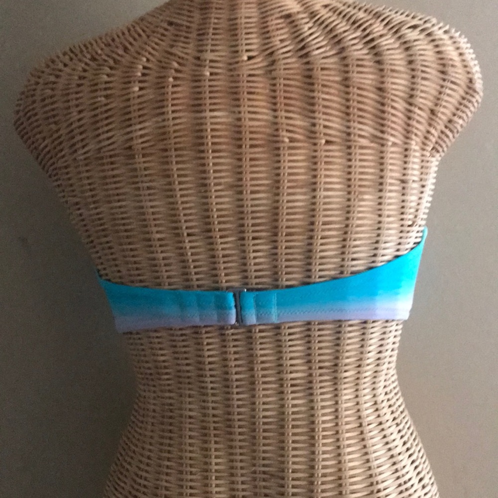 Victoria’s Secret swim top 32DD - Picture 3 of 5